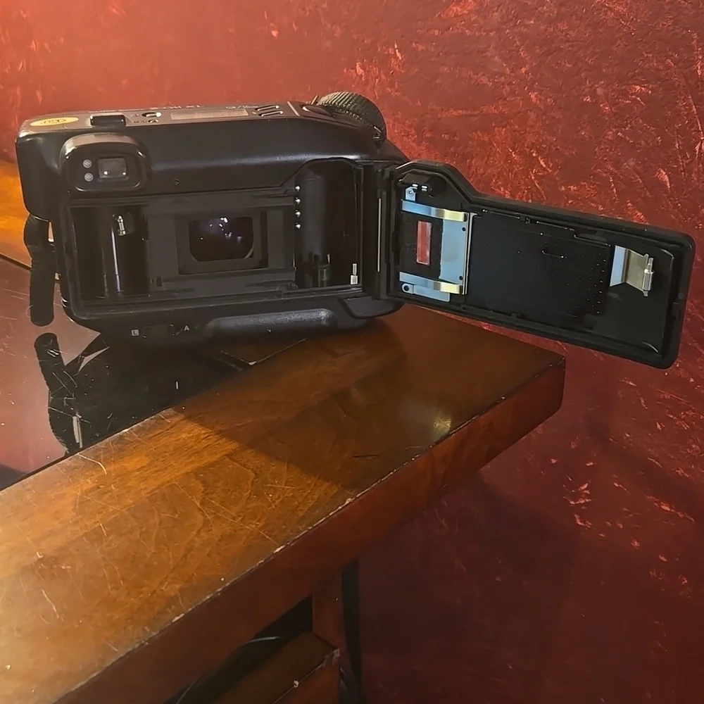 Canon Autoboy Zoom Super Point & Shoot 35mm Film Camera w/Case - Not Tested